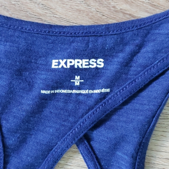 🌻GUC🌻Express feather print tank - Picture 2 of 4